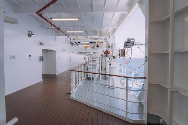 Où trouver une location de vacances en Provence avec des ateliers de poterie et des visites de champs de lavande ?