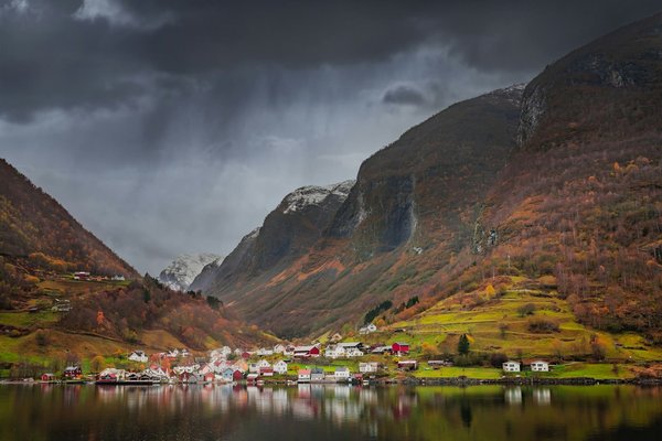 Quels sont les meilleurs itinéraires pour une croisière fjordienne en Norvège?